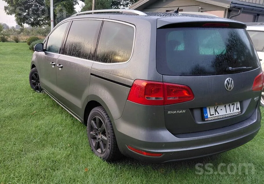 Volkswagen Sharan 2012 photo 2