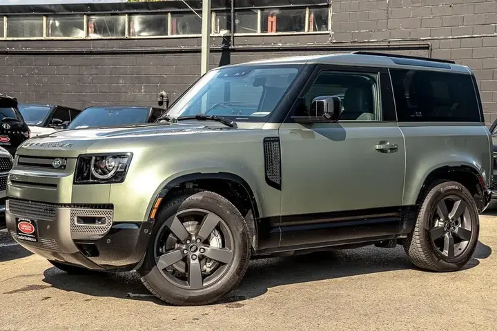 Land Rover Defender 2022 photo 2