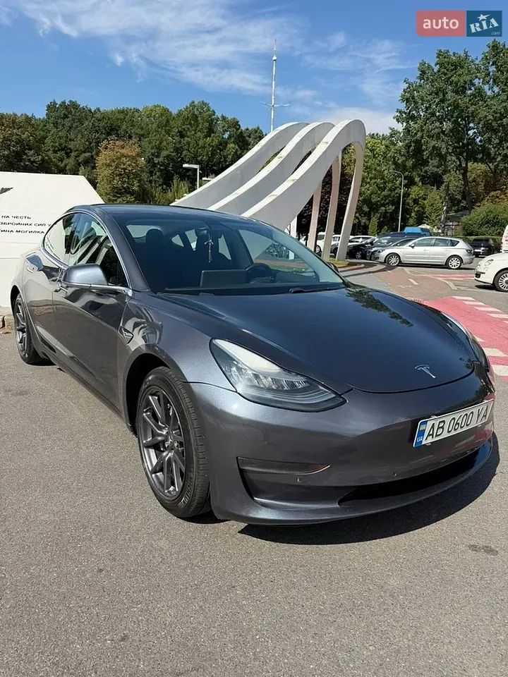 Tesla Model 3 2020 photo 3