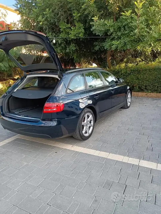 Audi A4 2009 photo 2