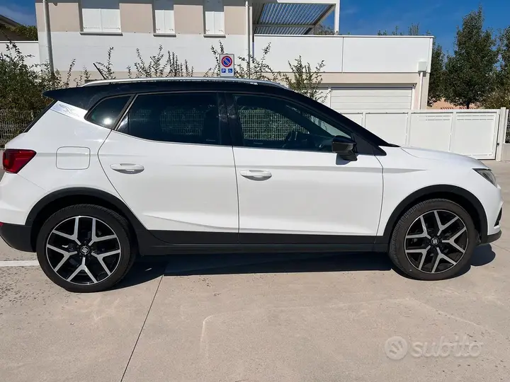 Seat Arona 2019 photo 2