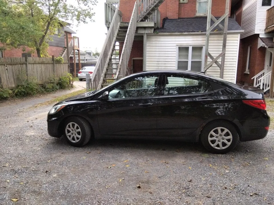 Hyundai Accent 2012 photo 3