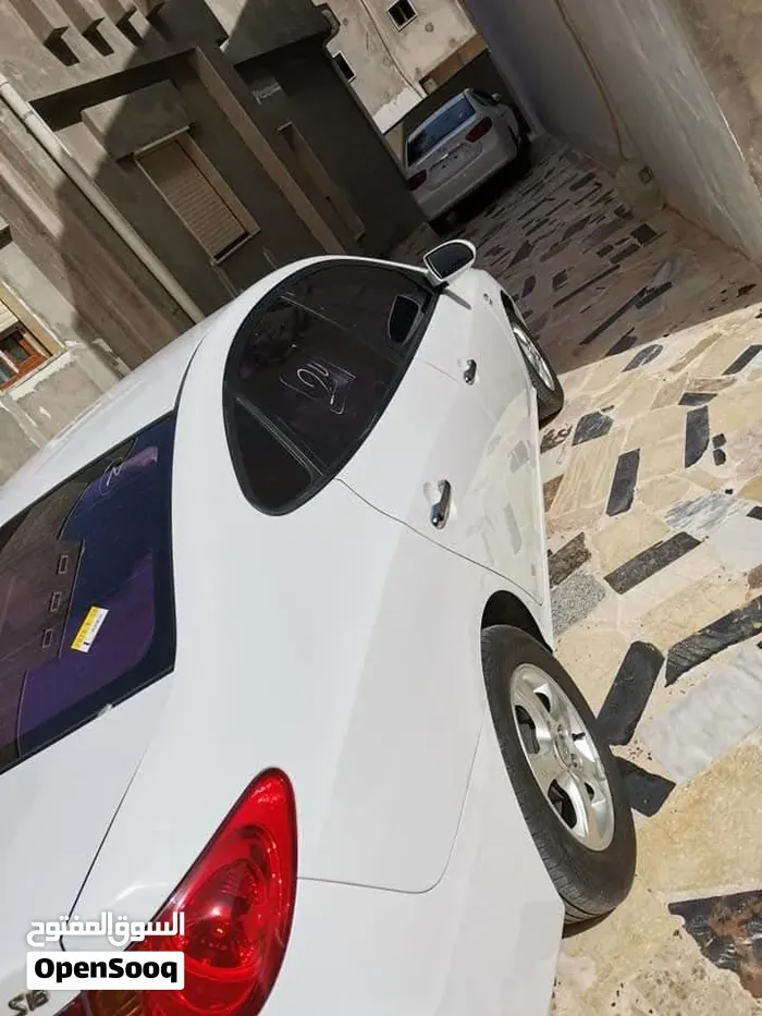 Hyundai Avante 2009 photo 2