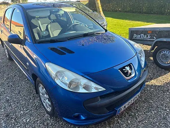 Peugeot 206 2011 photo 2