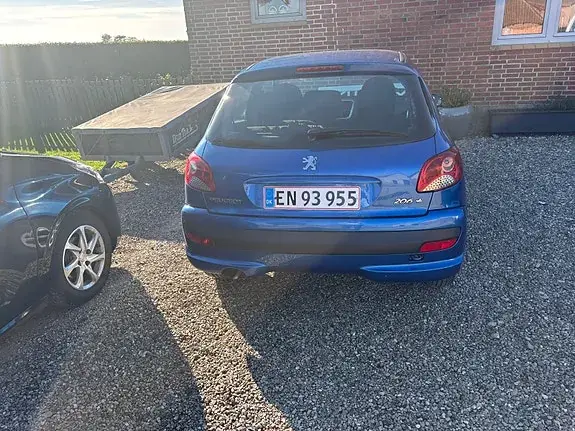 Peugeot 206 2011 photo 3
