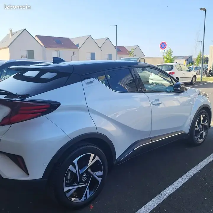 Toyota C-Hr 2023 photo 2
