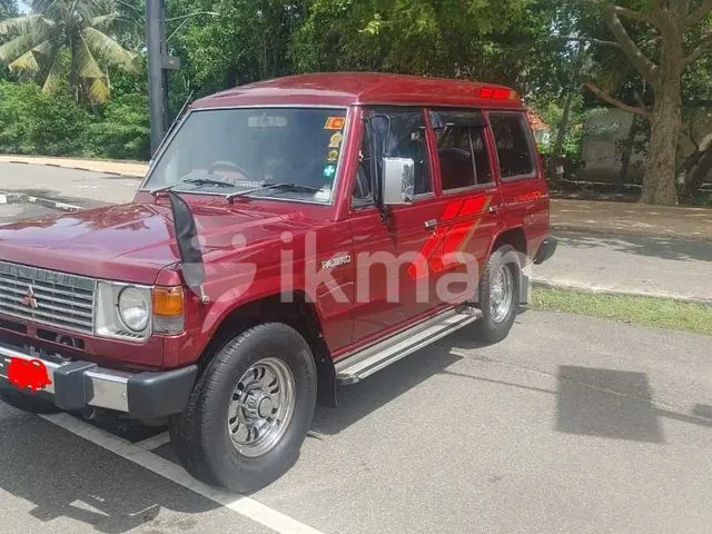 Mitsubishi Pajero 1989 photo 2