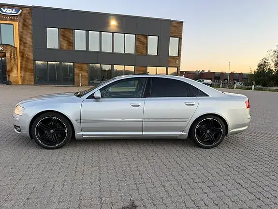 Audi A8 2008 photo 4