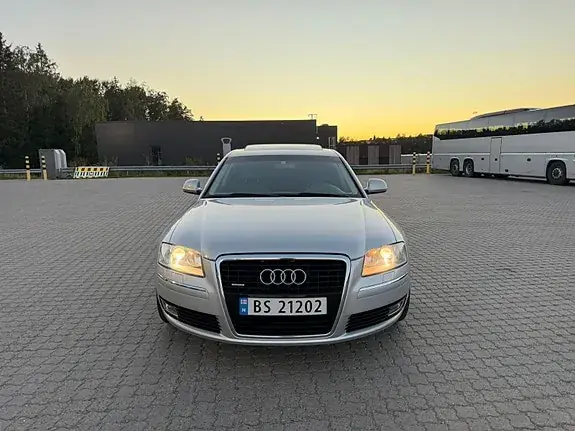 Audi A8 2008 photo 2