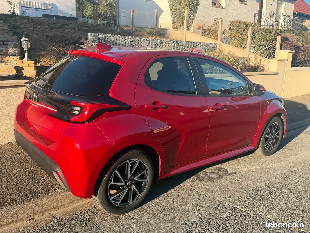 Toyota Yaris 2024 photo 2