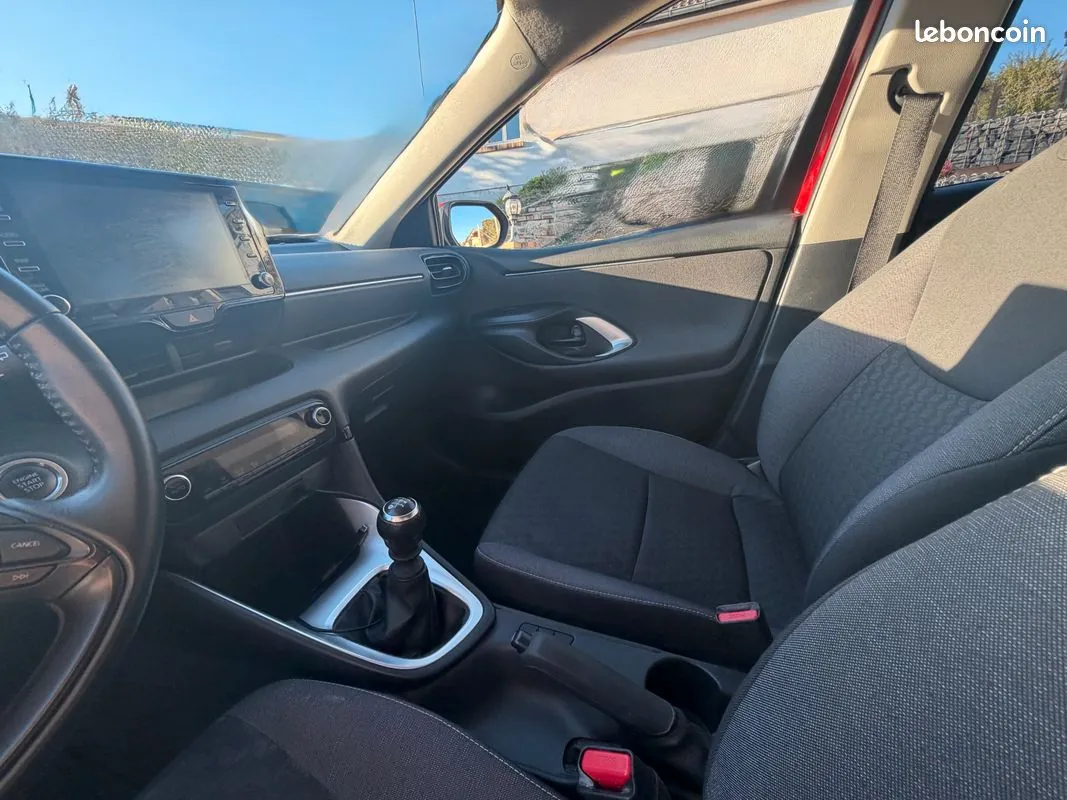 Toyota Yaris 2024 photo 3