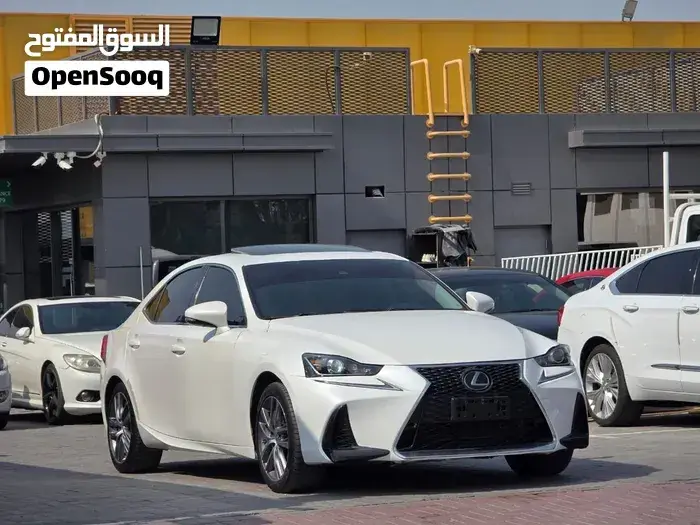 Lexus Is 300 2019 photo 2