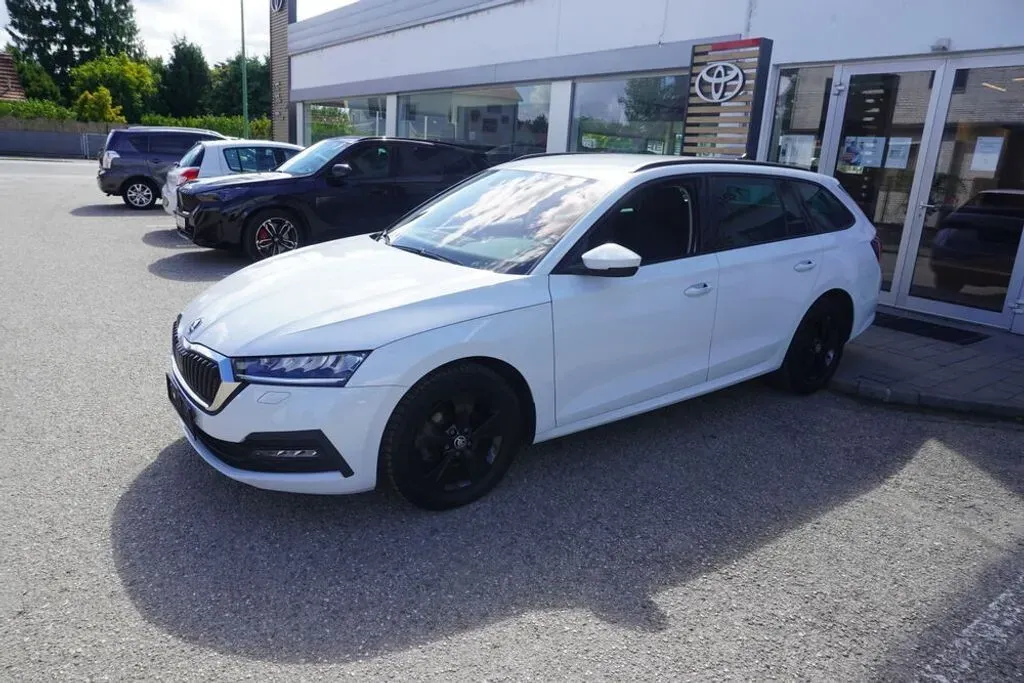 Skoda Octavia 2023 photo 2