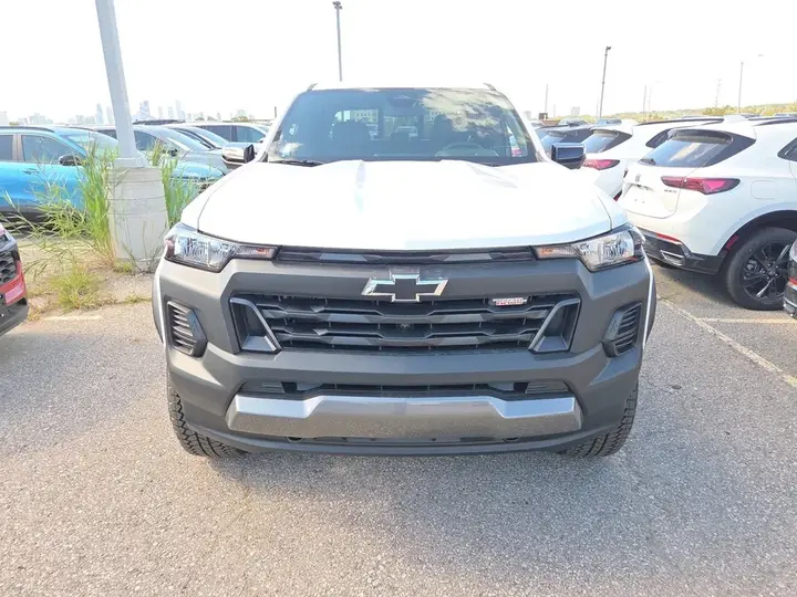 Chevrolet Colorado 2026 photo 2