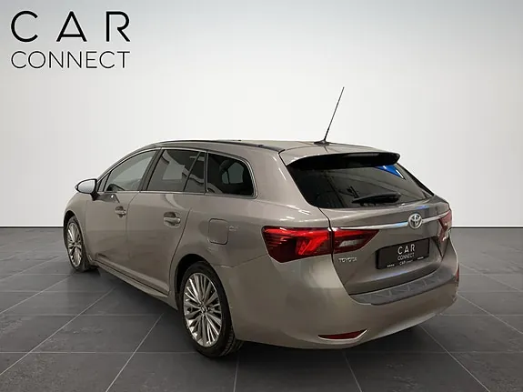Toyota Avensis 2015 photo 4