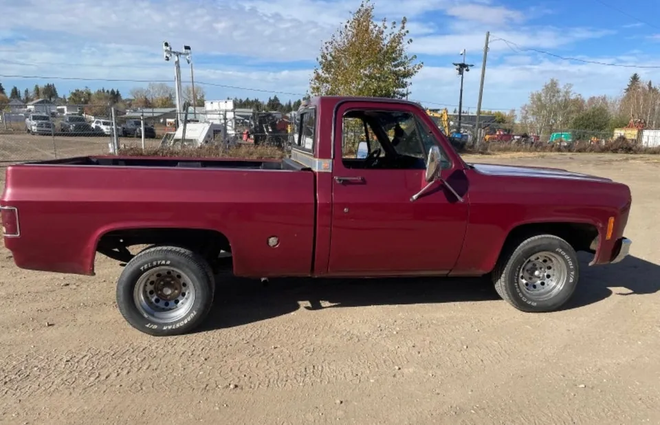 GMC Sierra 1977 photo 2