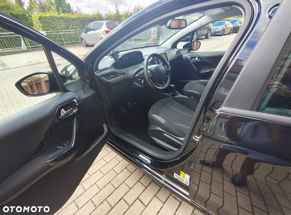 Peugeot 208 2015 photo 4