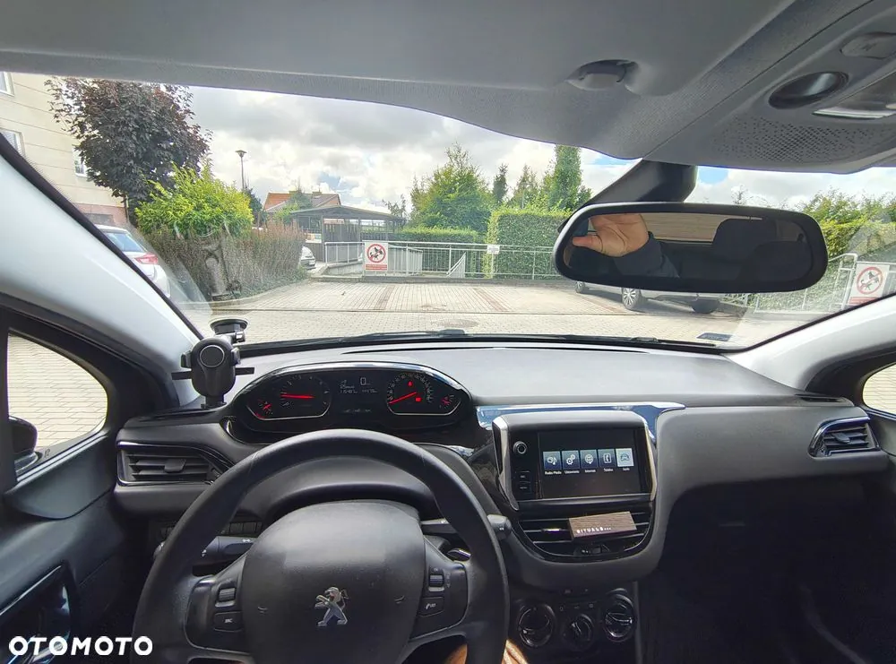 Peugeot 208 2015 photo 3