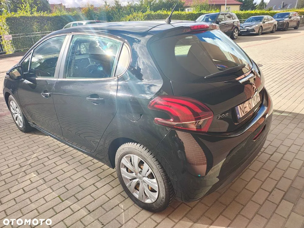 Peugeot 208 2015 photo 5