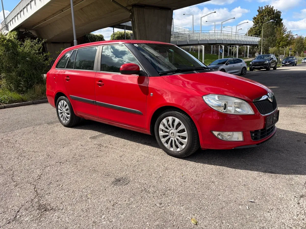 Skoda Fabia 2010 photo 3