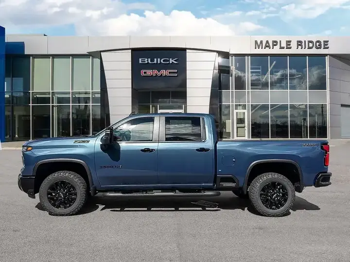 Chevrolet Silverado 3500 2026 photo 2