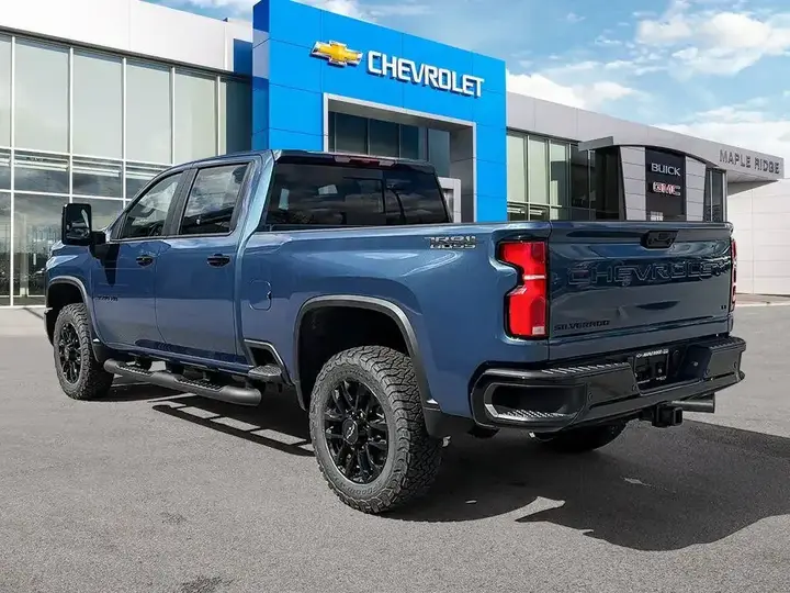 Chevrolet Silverado 3500 2026 photo 3