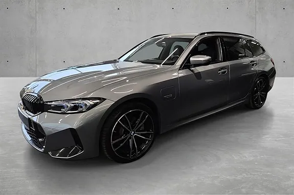 BMW 330E 2023 photo 2