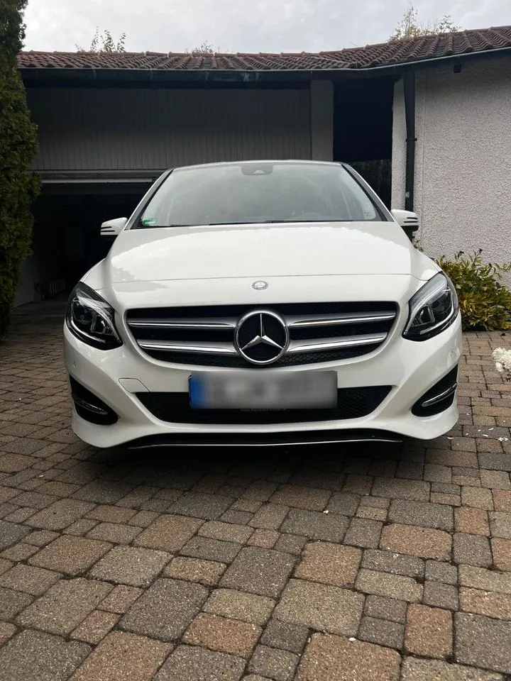 Mercedes-Benz B 180