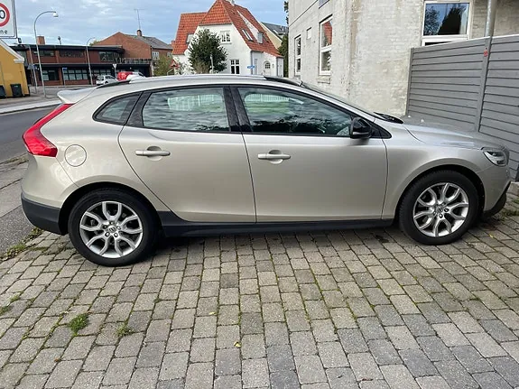 Volvo V40 Cross Country 2018 photo 3
