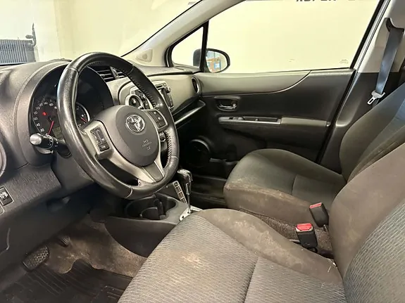 Toyota Yaris 2012 photo 5