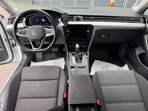 Volkswagen Passat 2021 photo 2