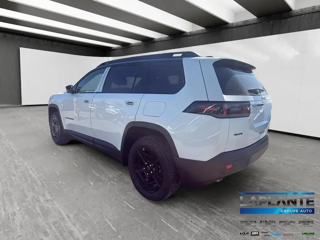 Jeep Cherokee 2026 photo 4