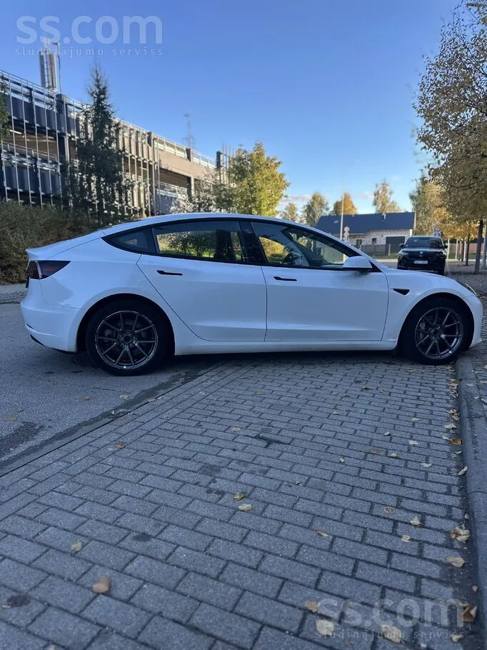 Tesla Model 3 2021 photo 4