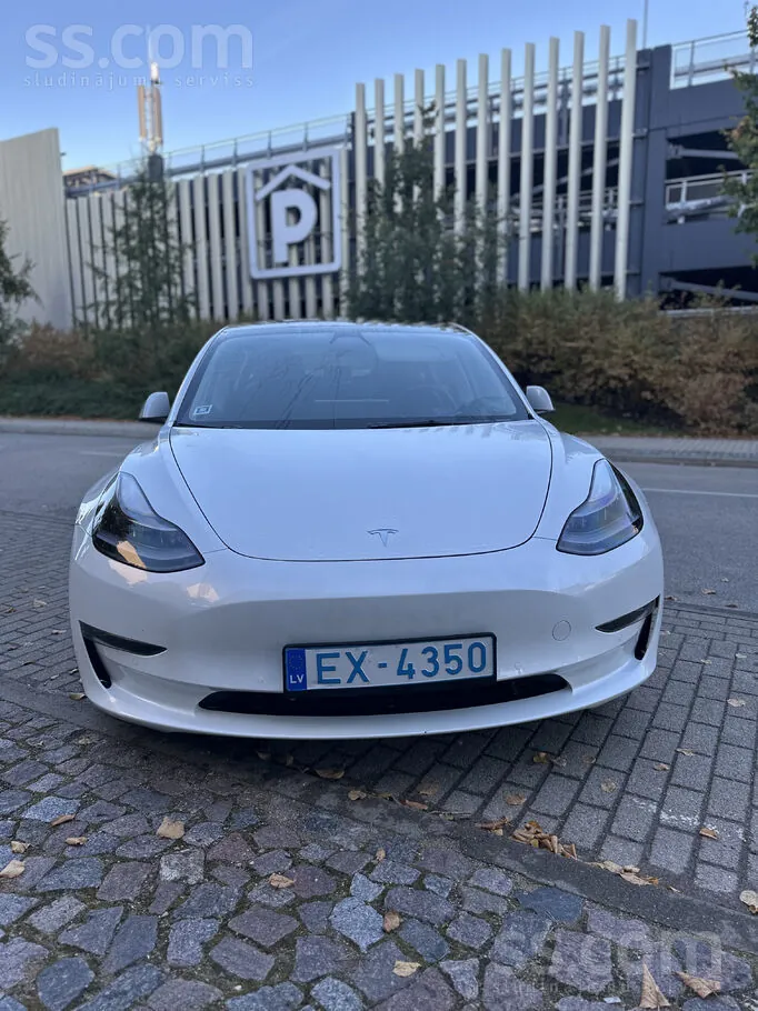 Tesla Model 3 2021 photo 2