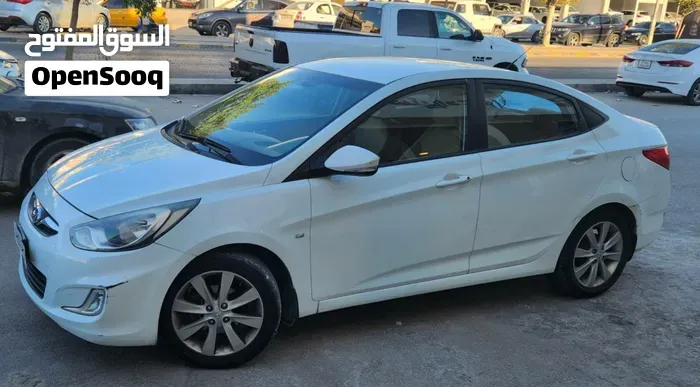 Hyundai Accent 2012 photo 2