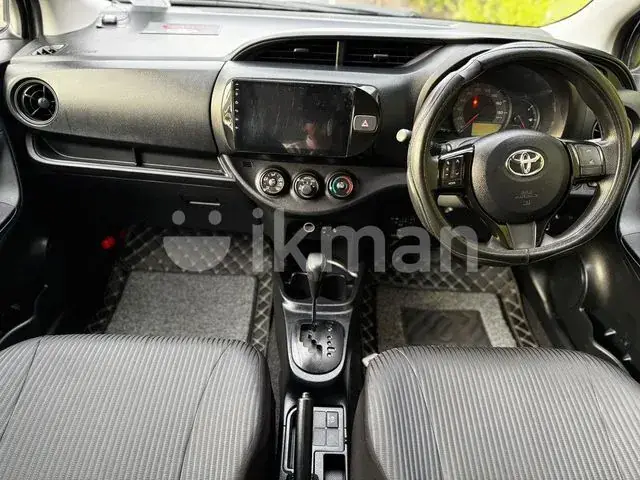 Toyota Vitz 2018 photo 4