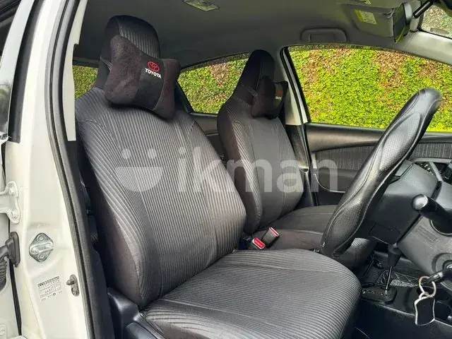 Toyota Vitz 2018 photo 2