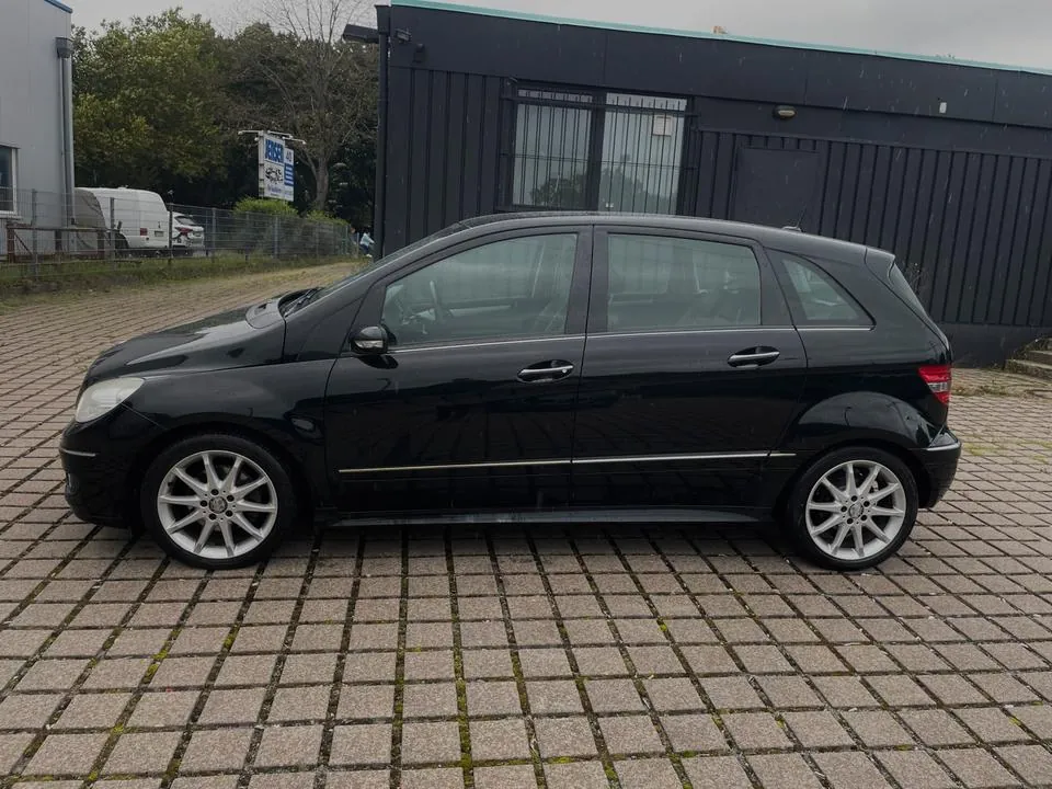 Mercedes-Benz B 200