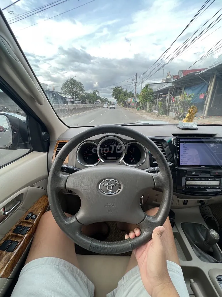 Toyota Fortuner 2007 photo 2