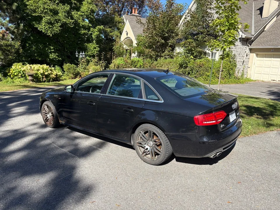 Audi A4 2011 photo 2