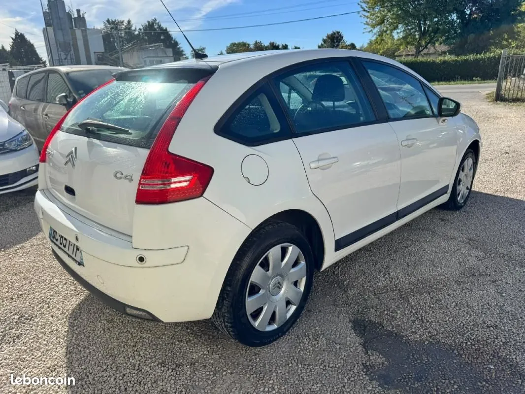 Citroen C4 2010 photo 3