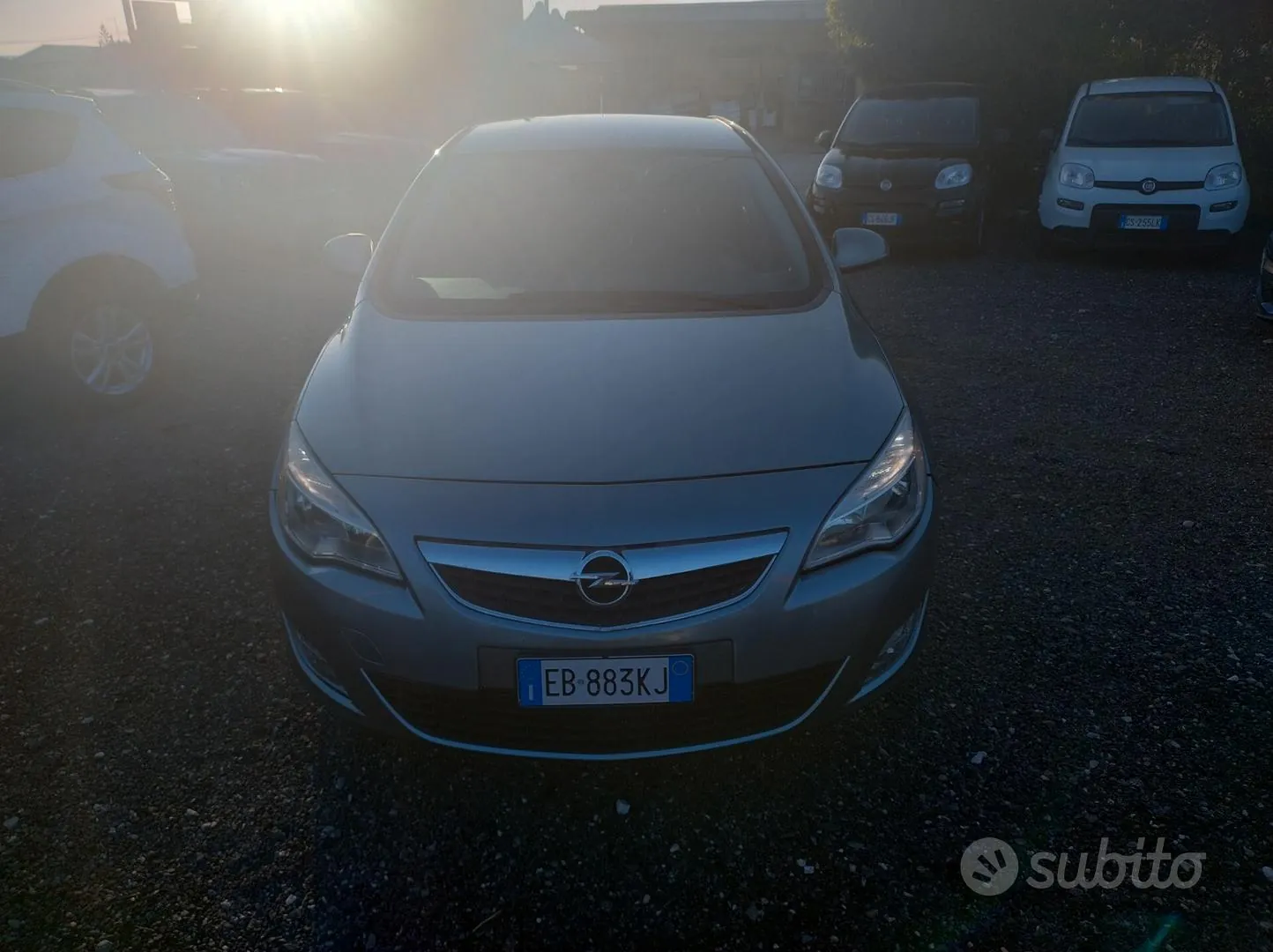 Opel Astra 2010 photo 2