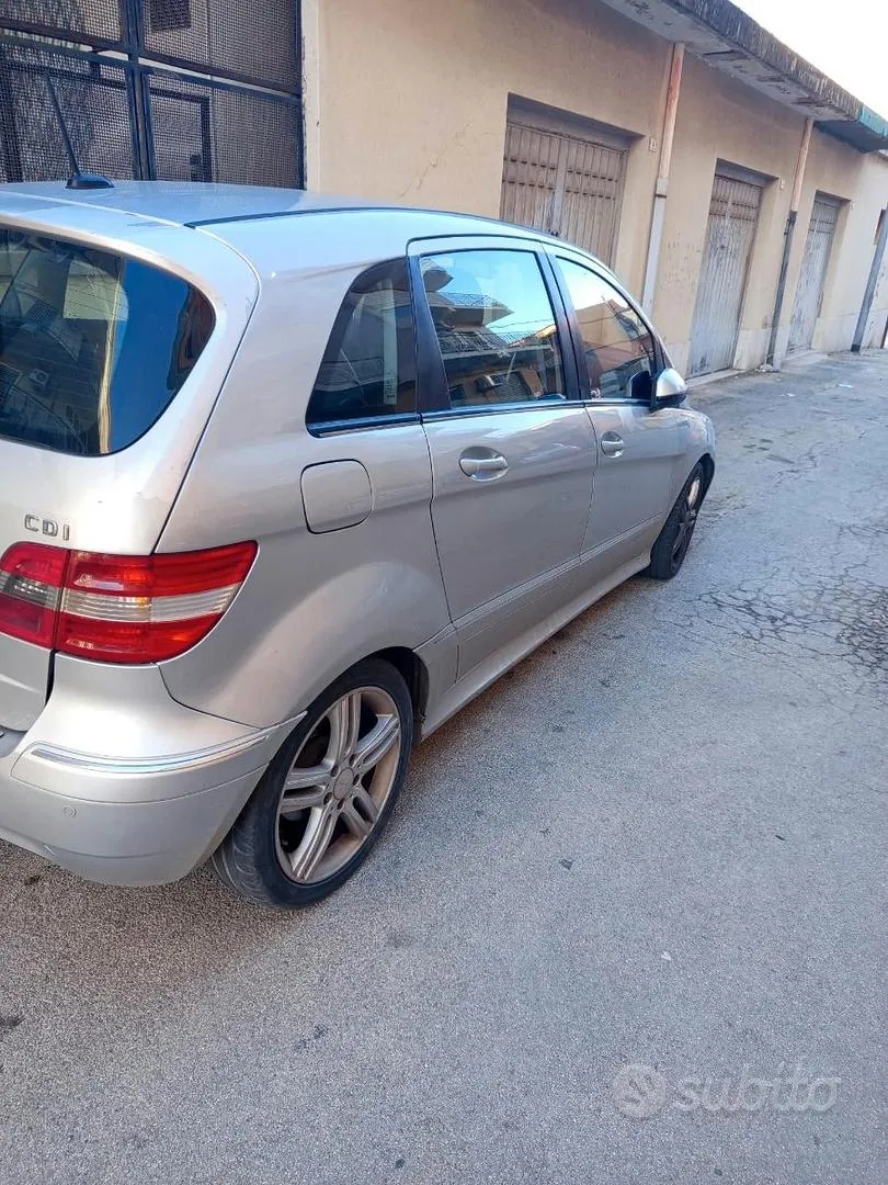 Mercedes-Benz B-Class 2009 photo 3