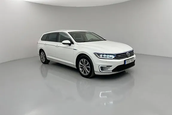 Volkswagen Passat 2018 photo 2