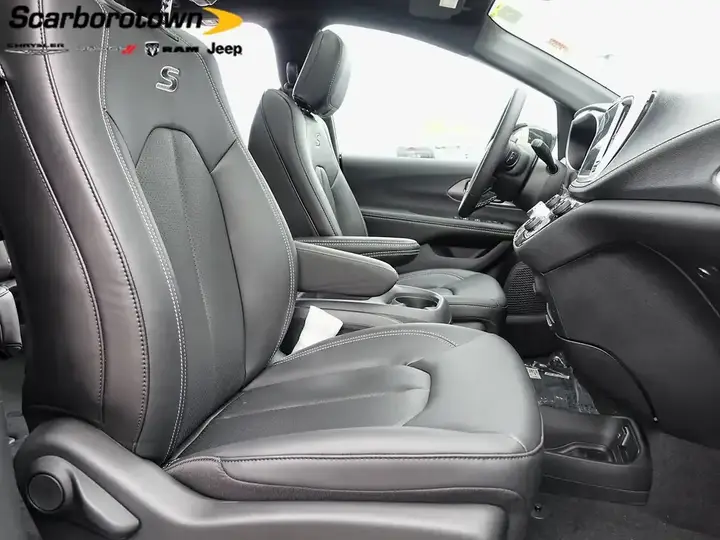 Chrysler Pacifica 2027 photo 3