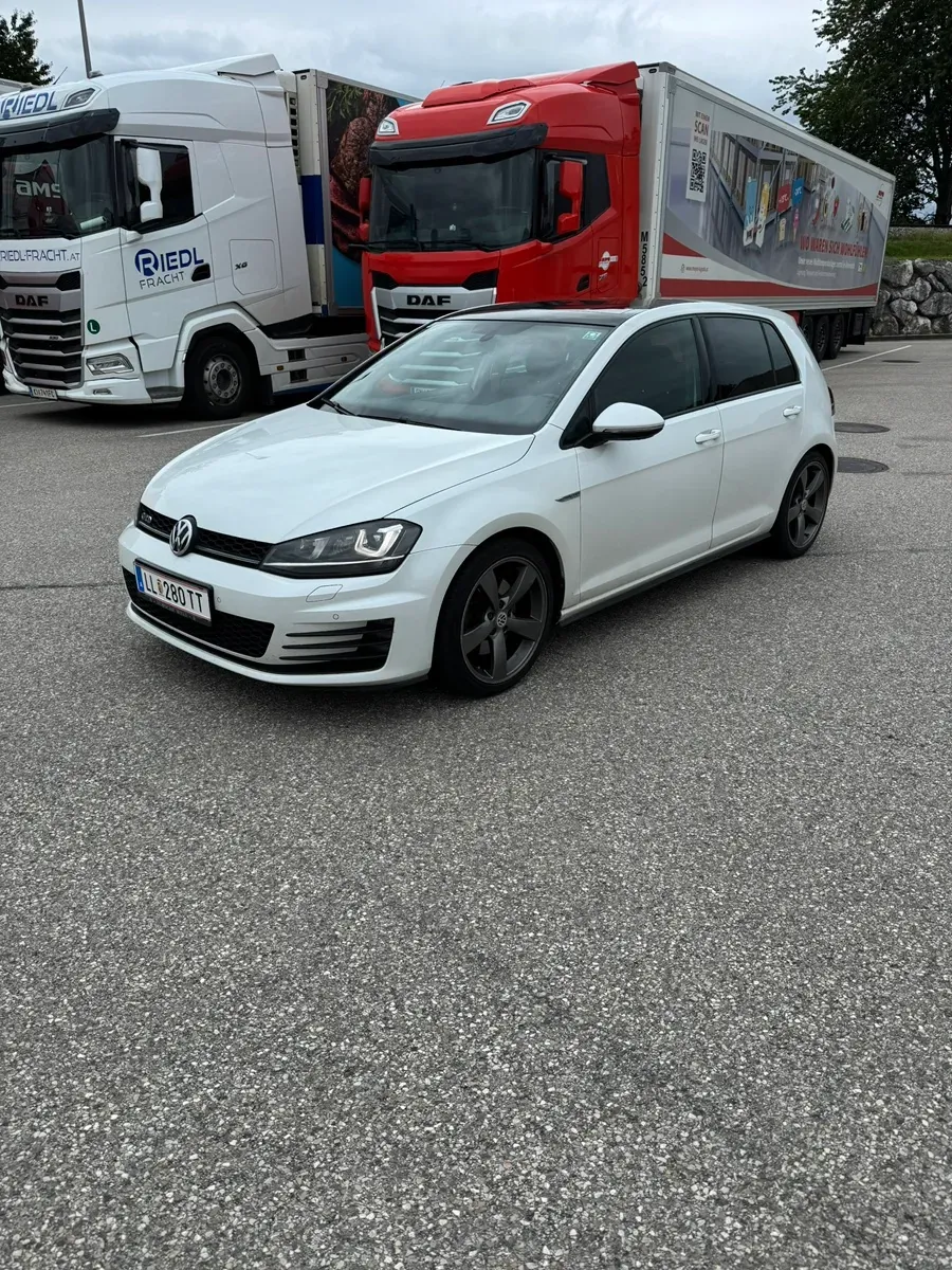 Volkswagen Golf 2013 photo 2