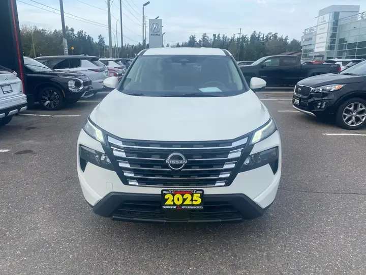 Nissan Rogue 2025 photo 2