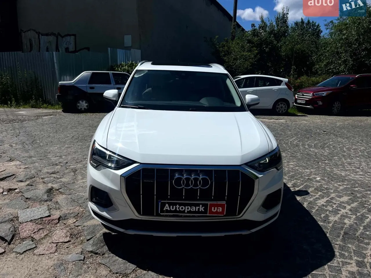 Audi Q3 2019 photo 2