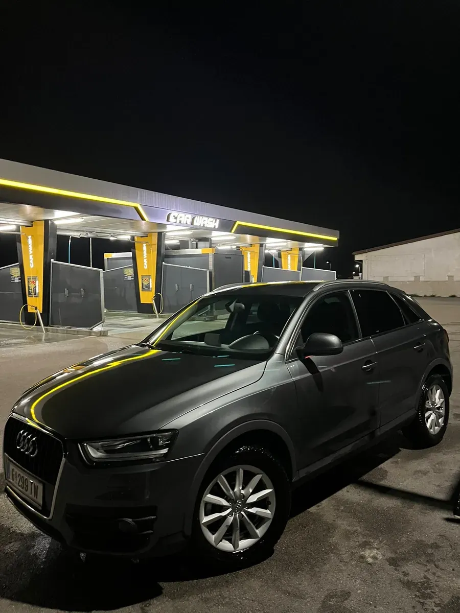 Audi Q3 2012 photo 2