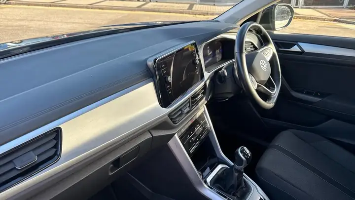Volkswagen T-Roc 2024 photo 2
